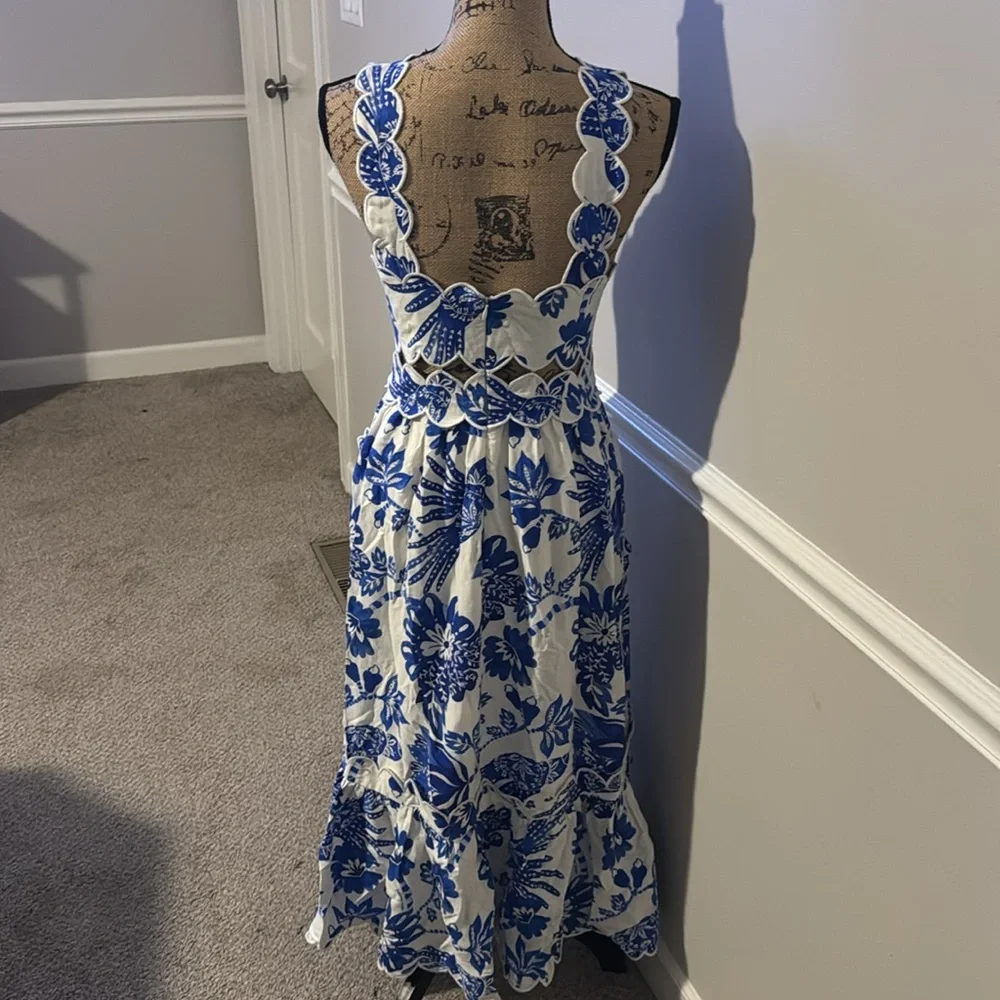 FARM @farmrio size small Chic Blue and White Floral Midi Dress - Picture 6 of 7